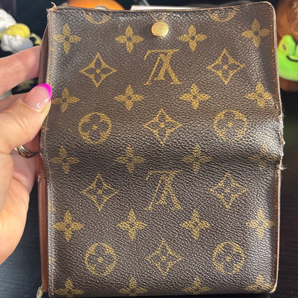 Louis Vuitton Gold and Brown Monogram Wallet - Picture 13 of 17